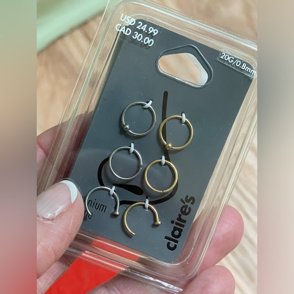 2 packs of titanium nose rings - never opened - Picture 5 of 7